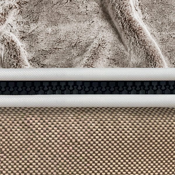 Hundebett aus mittelfestem Schaumstoff – für drinnen und draußen